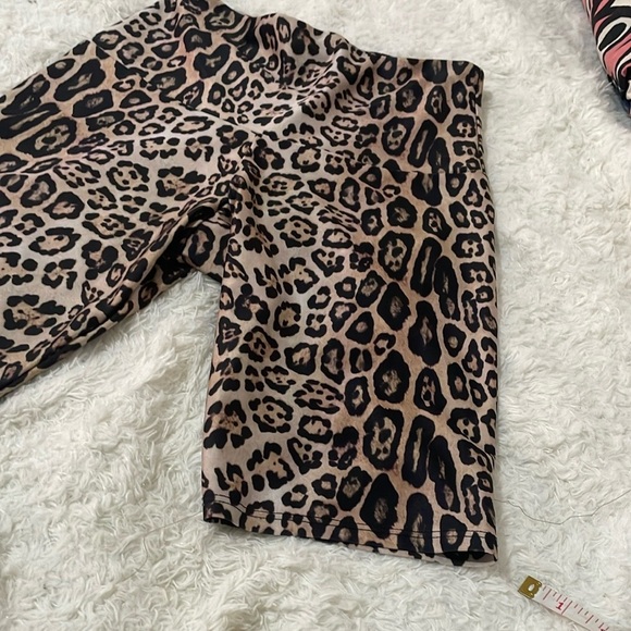 Onzie Leopard Print Biker Shorts leggings - Picture 10 of 10